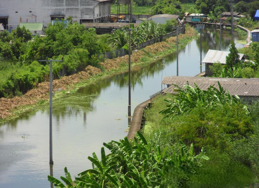 แอท อีส เรสซิเดนซ์ สุวรรรณภูมิ Hotel บางพลี ภายนอก รูปภาพ